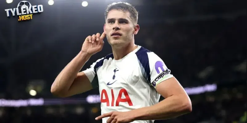 HLV Tudor lên tiếng bảo vệ Van de Ven